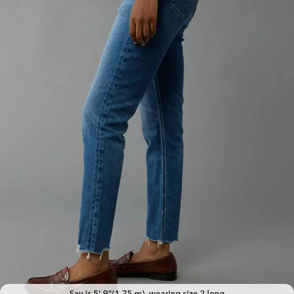 AE Strigid Mom Jean - Picture 3 of 4